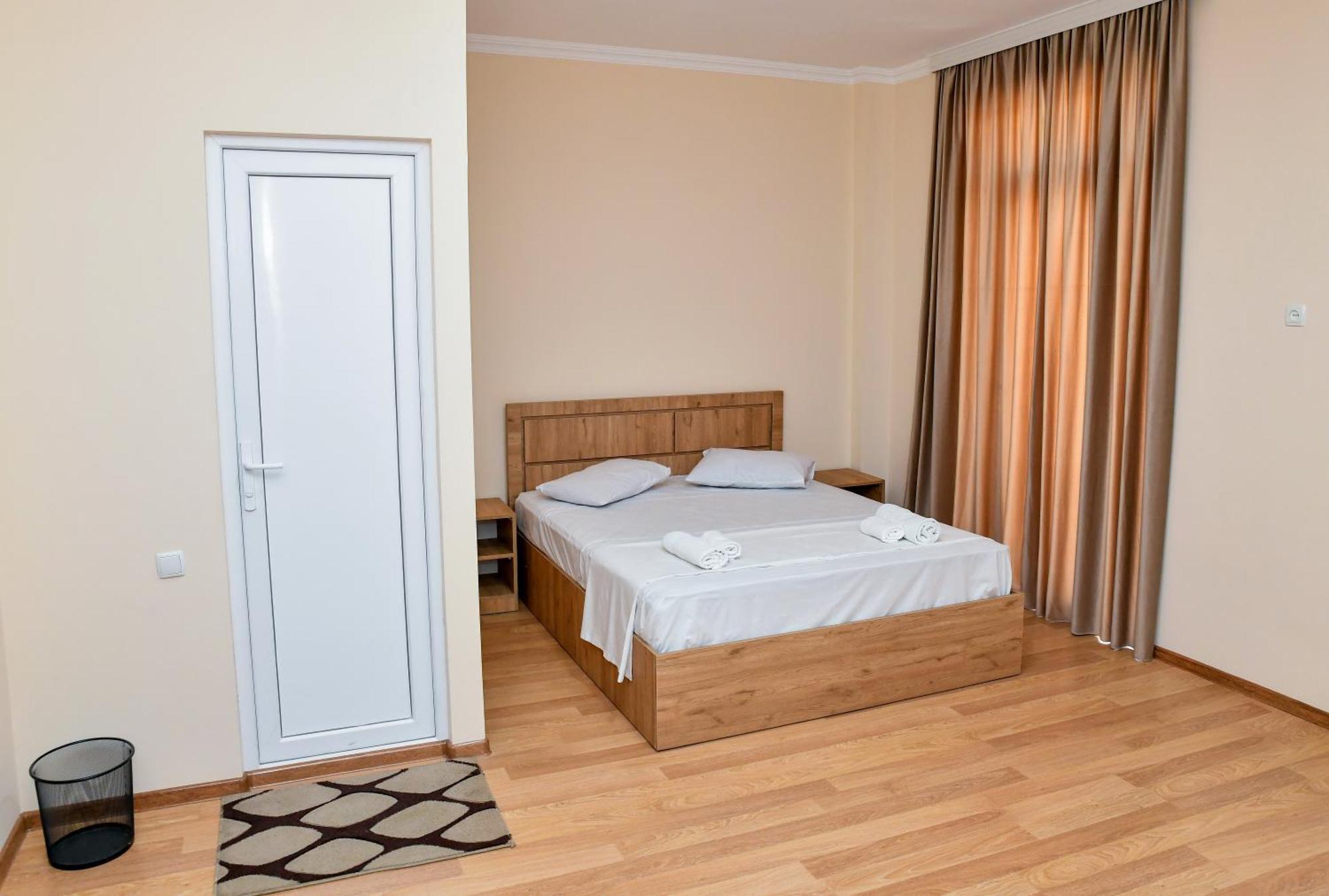 Just Inn Kutaisi Exterior foto