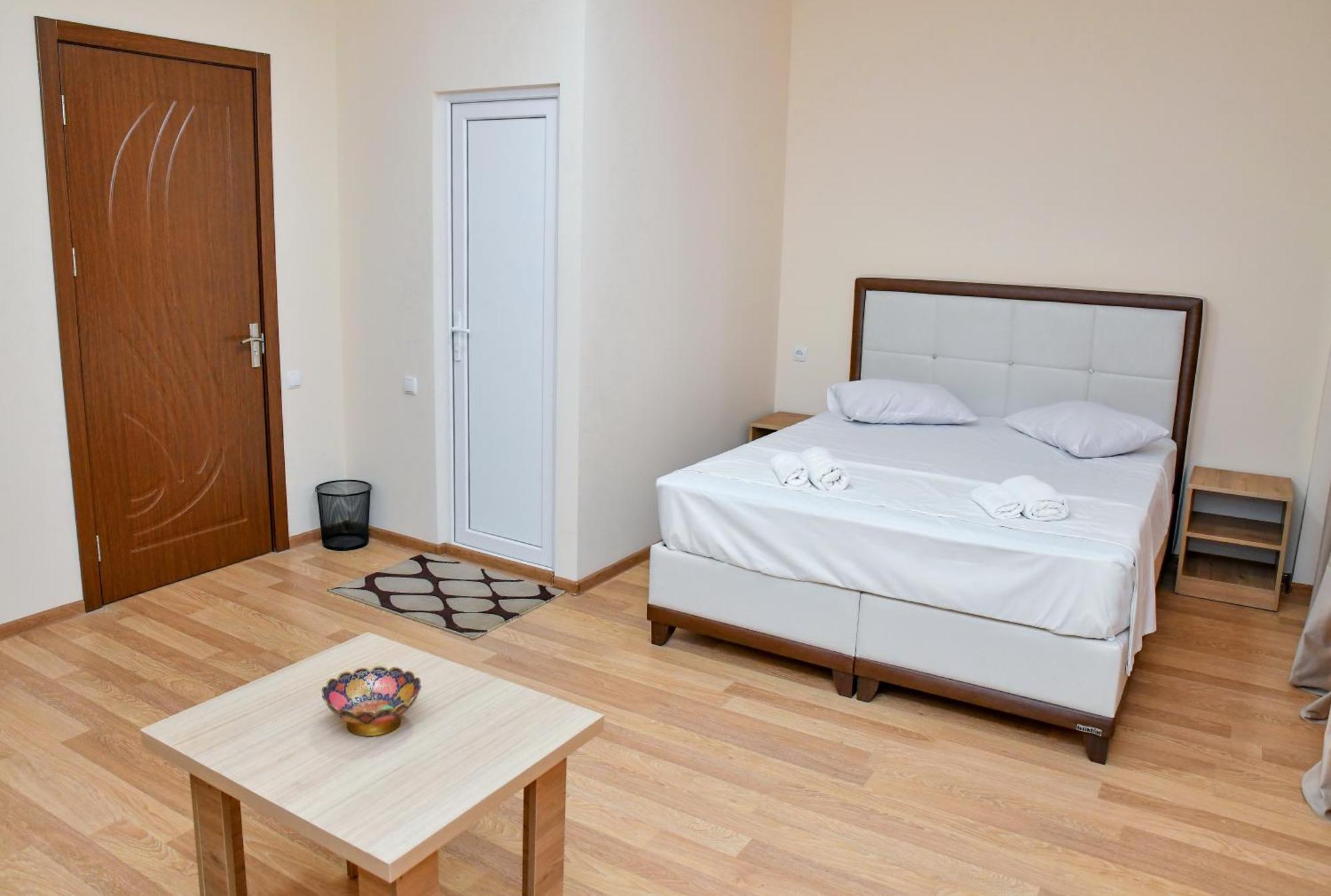 Just Inn Kutaisi Exterior foto