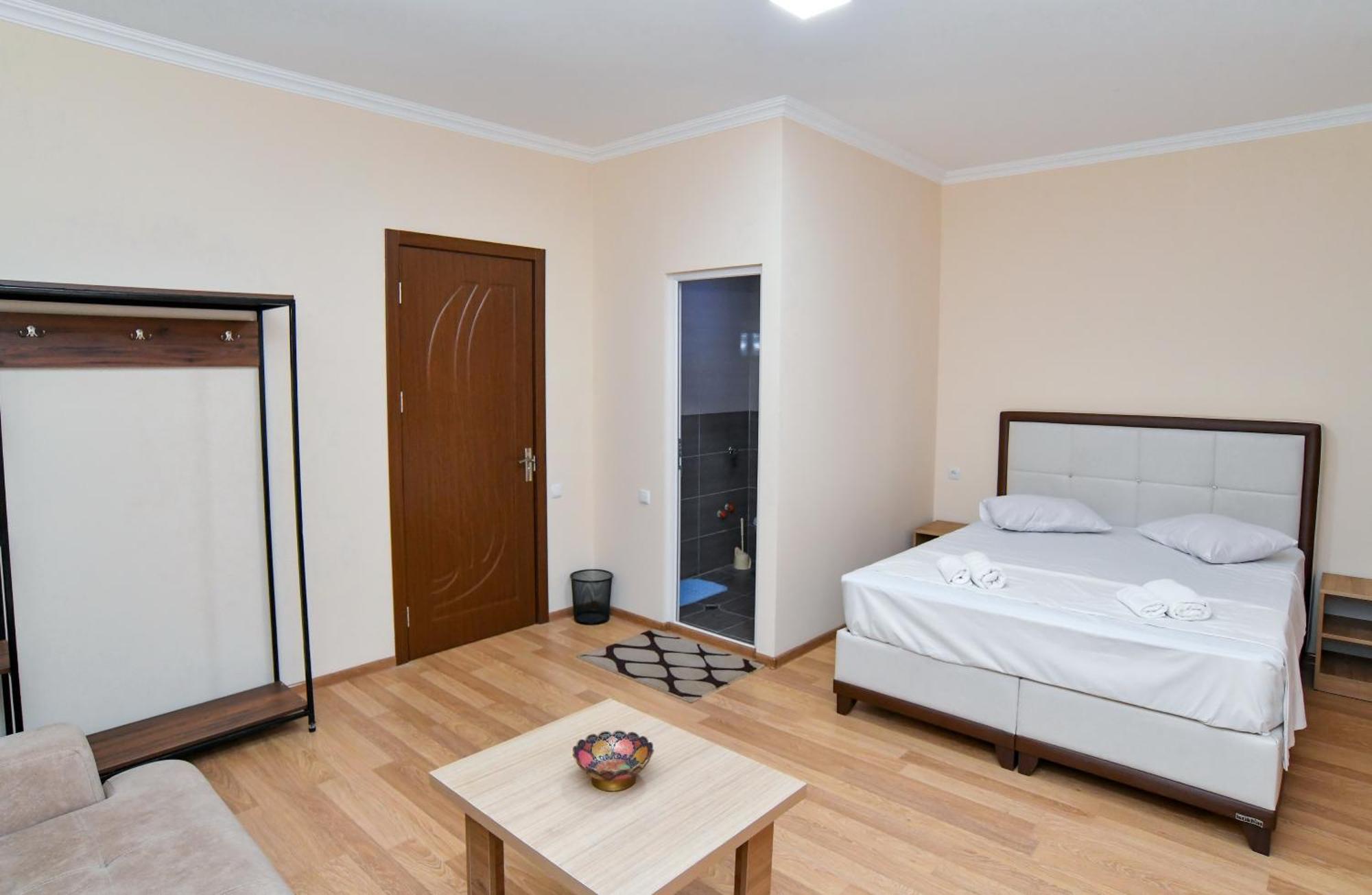 Just Inn Kutaisi Exterior foto