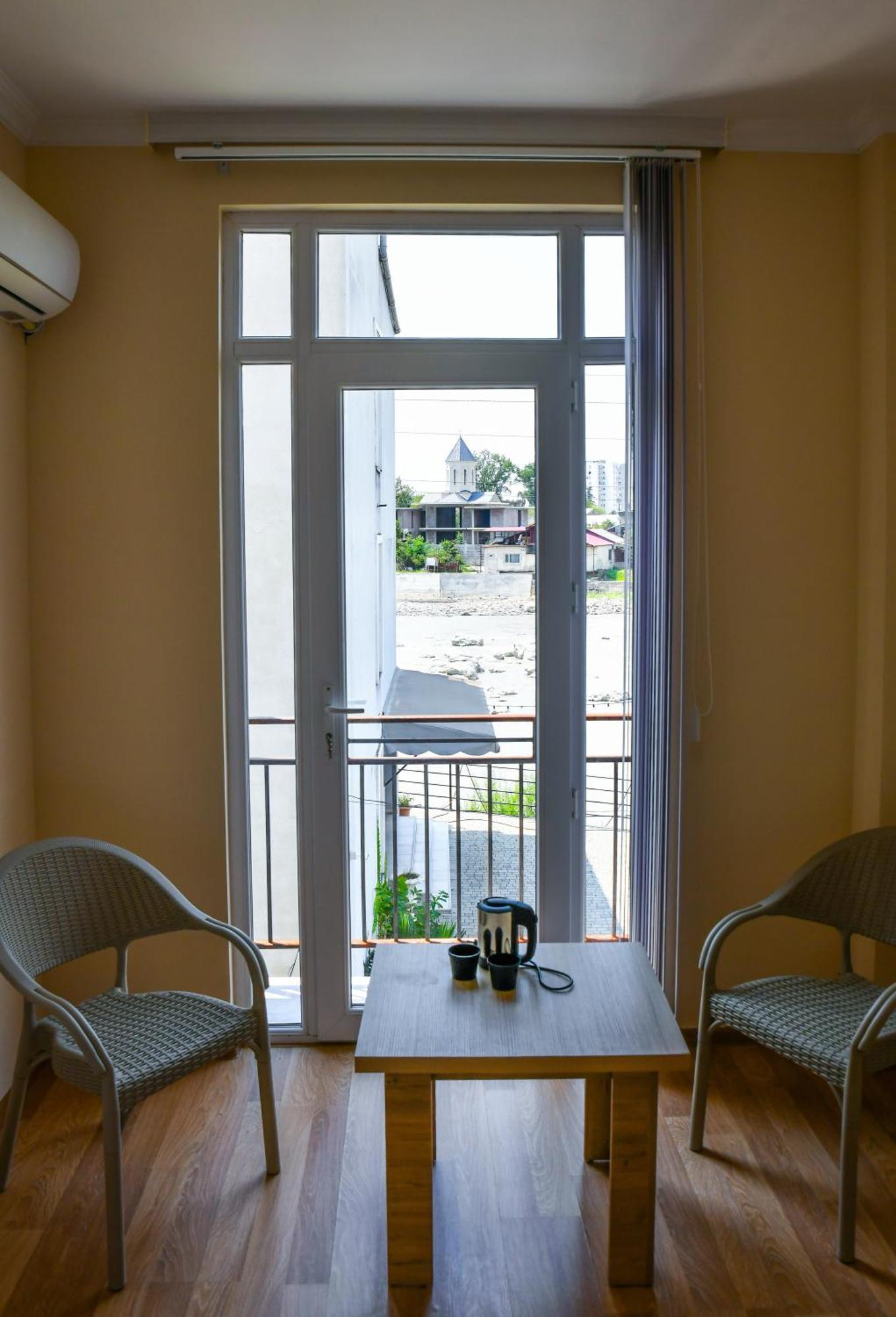Just Inn Kutaisi Exterior foto